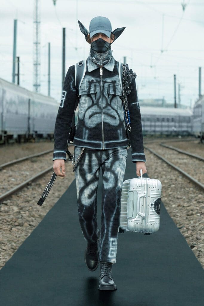 Givenchy Resort 2022 by RUNWAY MAGAZINE