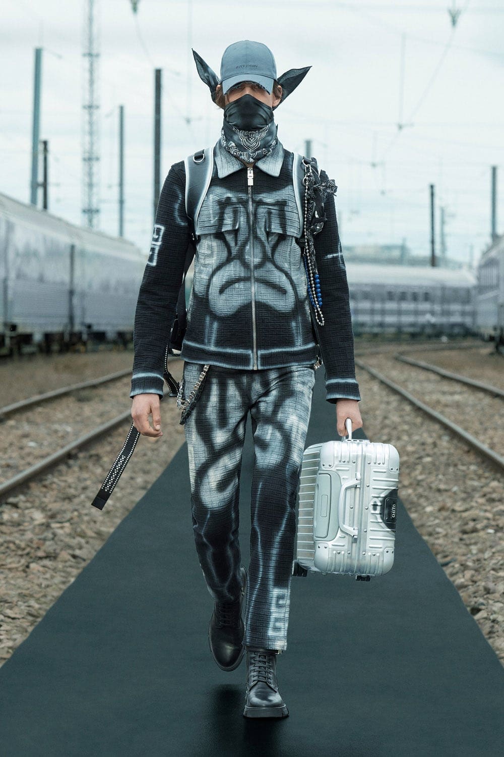 Givenchy Resort 2022 by RUNWAY MAGAZINE