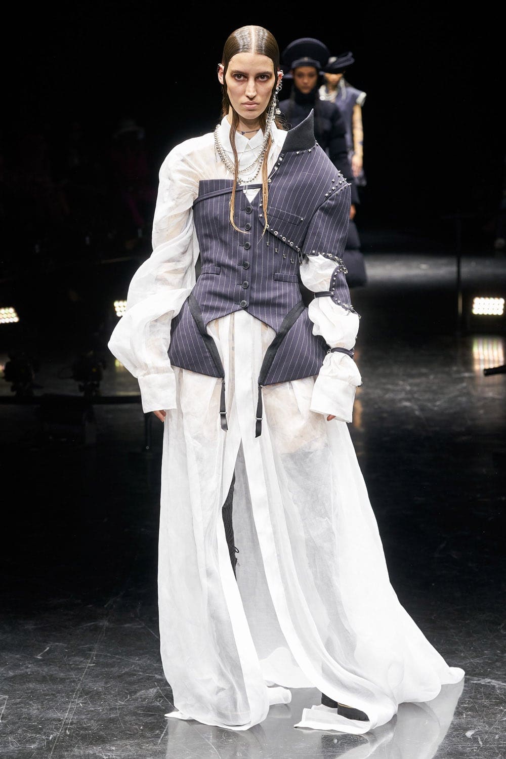 Jean Paul Gaultier x Sacai 的 Chitose Abe Couture 2021-2022 秋冬系列 RUNWAY 杂志