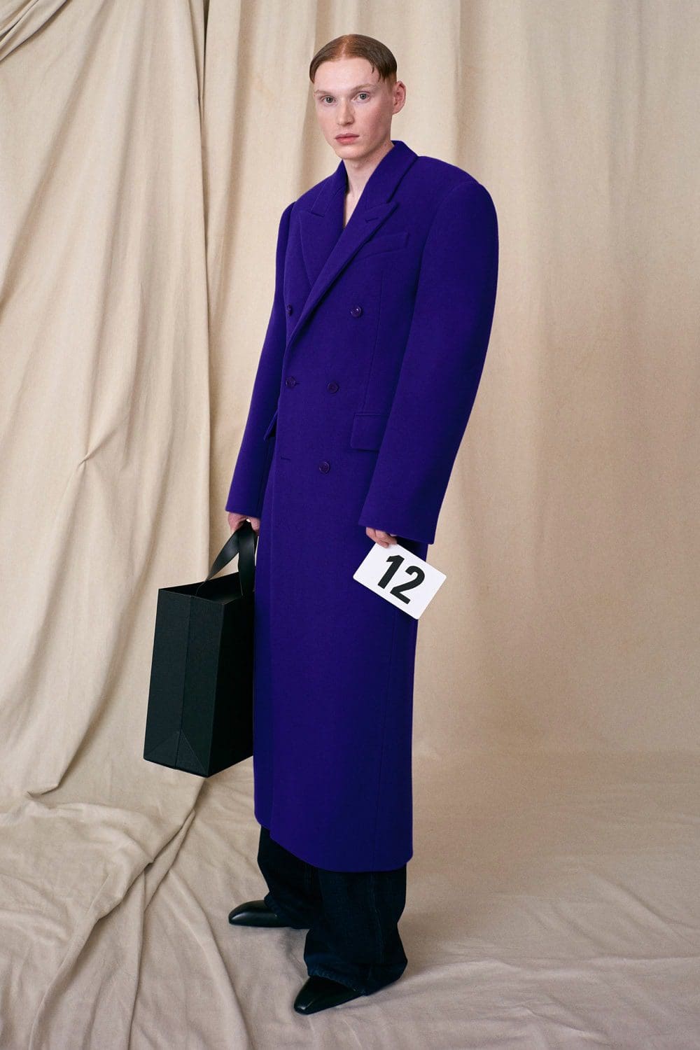 Balenciaga Haute Couture Autunno Inverno 2021-2022 by RUNWAY MAGAZINE