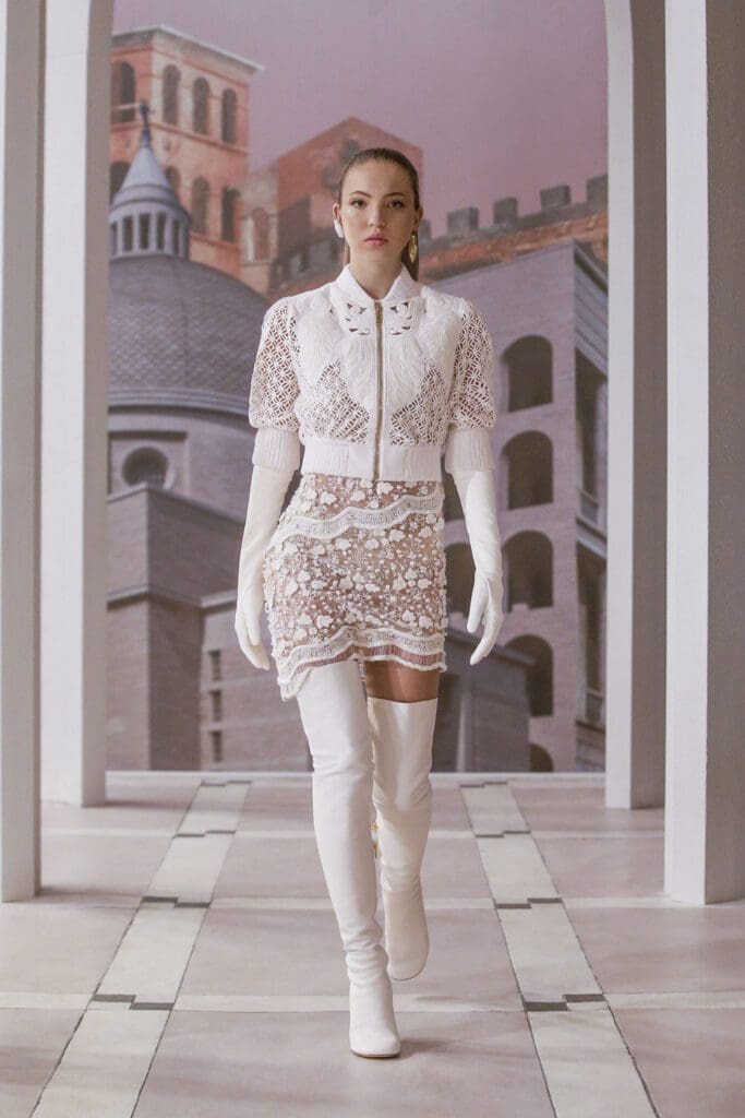 Fendi Haute Couture Automne Hiver 2021-2022 par RUNWAY MAGAZINE