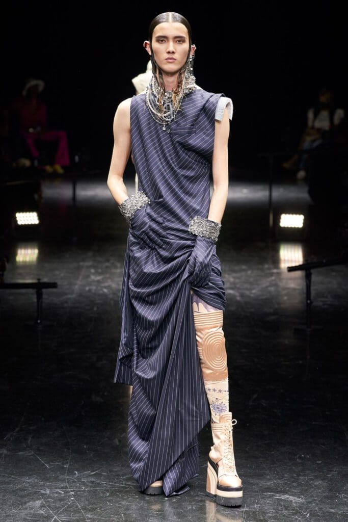 Jean Paul Gaultier x Sacai's Chitose Abe Couture Autunno Inverno 2021-2022 di RUNWAY MAGAZINE