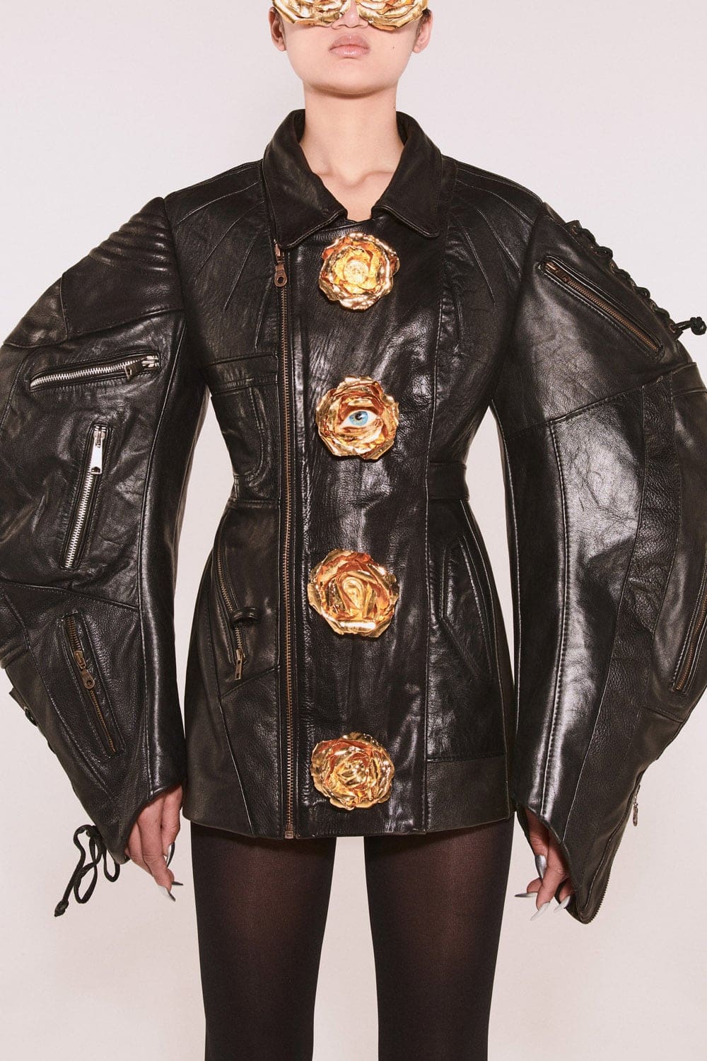 Schiaparelli Haute Couture Automne Hiver 2021-2022 par RUNWAY MAGAZINE