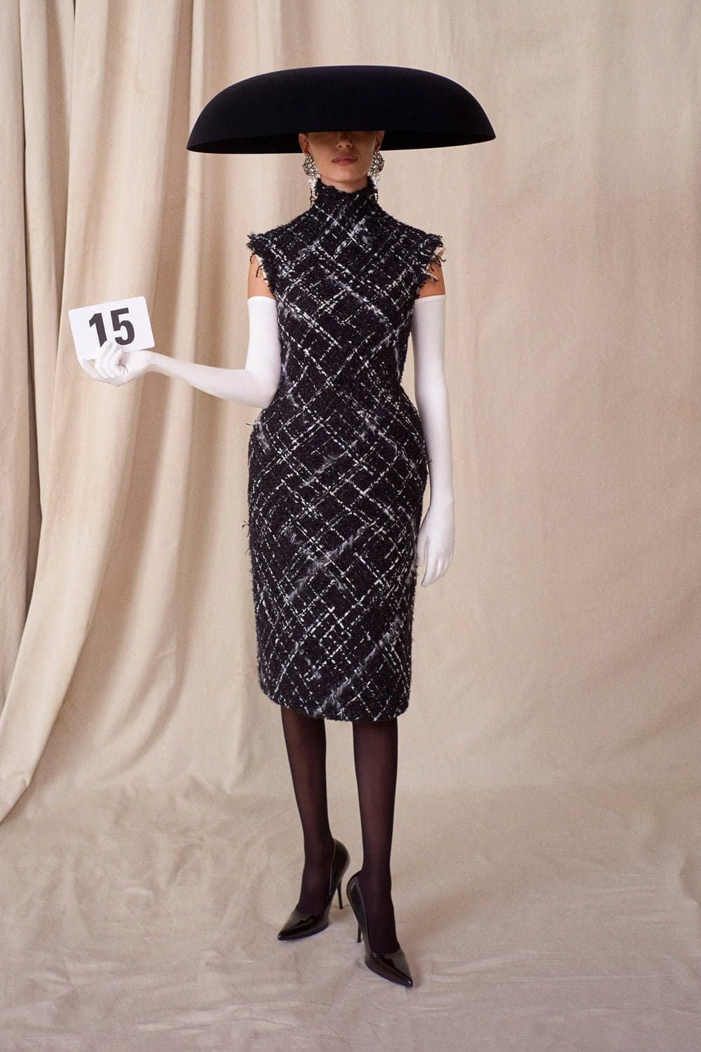 Balenciaga Haute Couture Autunno Inverno 2021-2022 by RUNWAY MAGAZINE