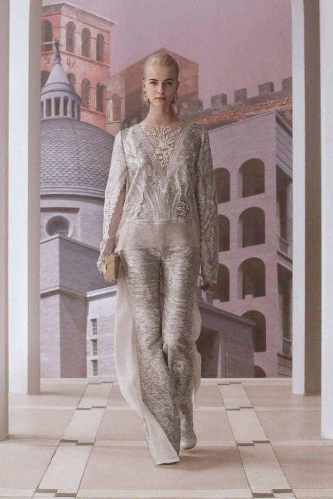Fendi Haute Couture Automne Hiver 2021-2022 par RUNWAY MAGAZINE