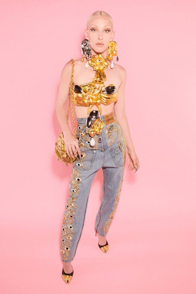 Schiaparelli Haute Couture Autunno Inverno 2021-2022 by RUNWAY MAGAZINE