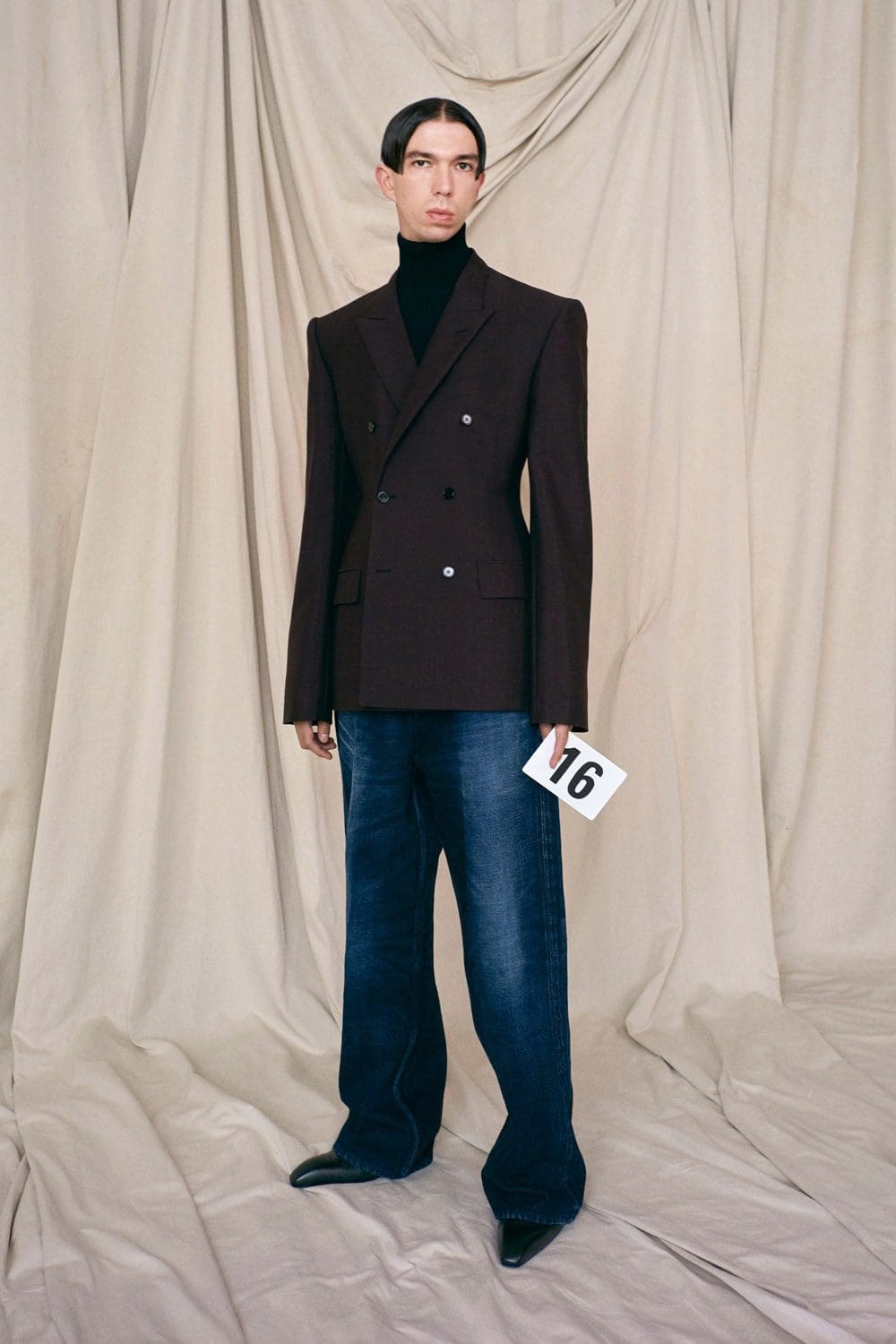 Balenciaga Haute Couture Autunno Inverno 2021-2022 by RUNWAY MAGAZINE