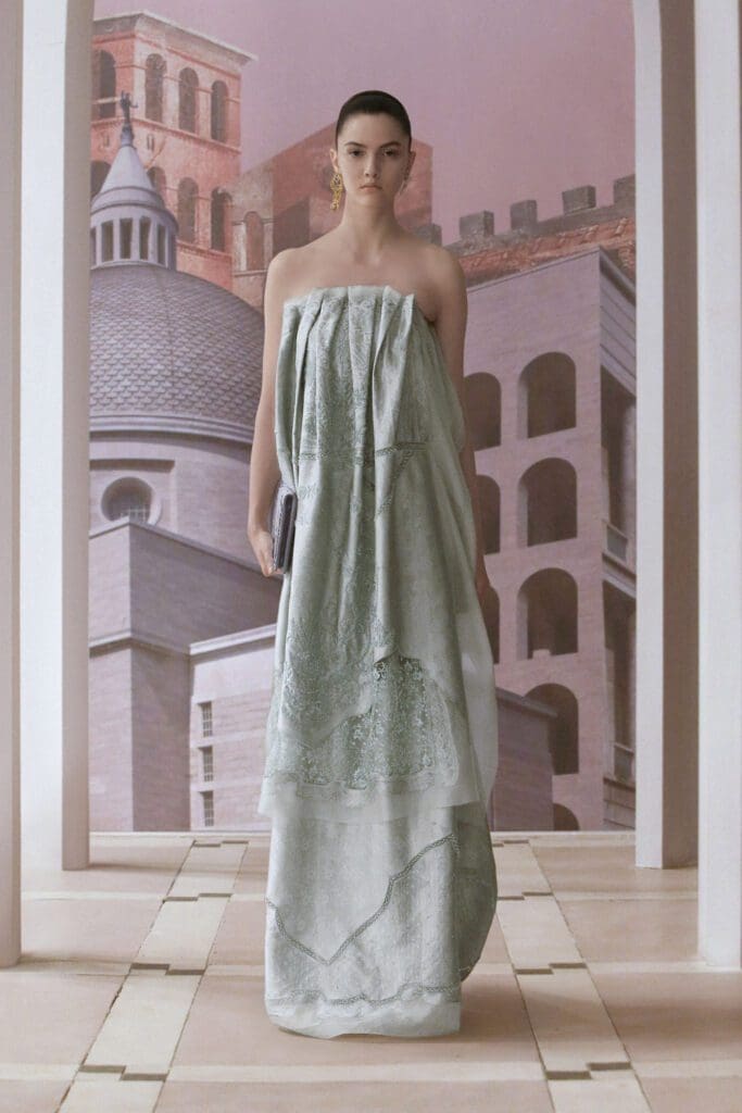 Fendi Haute Couture Automne Hiver 2021-2022 par RUNWAY MAGAZINE
