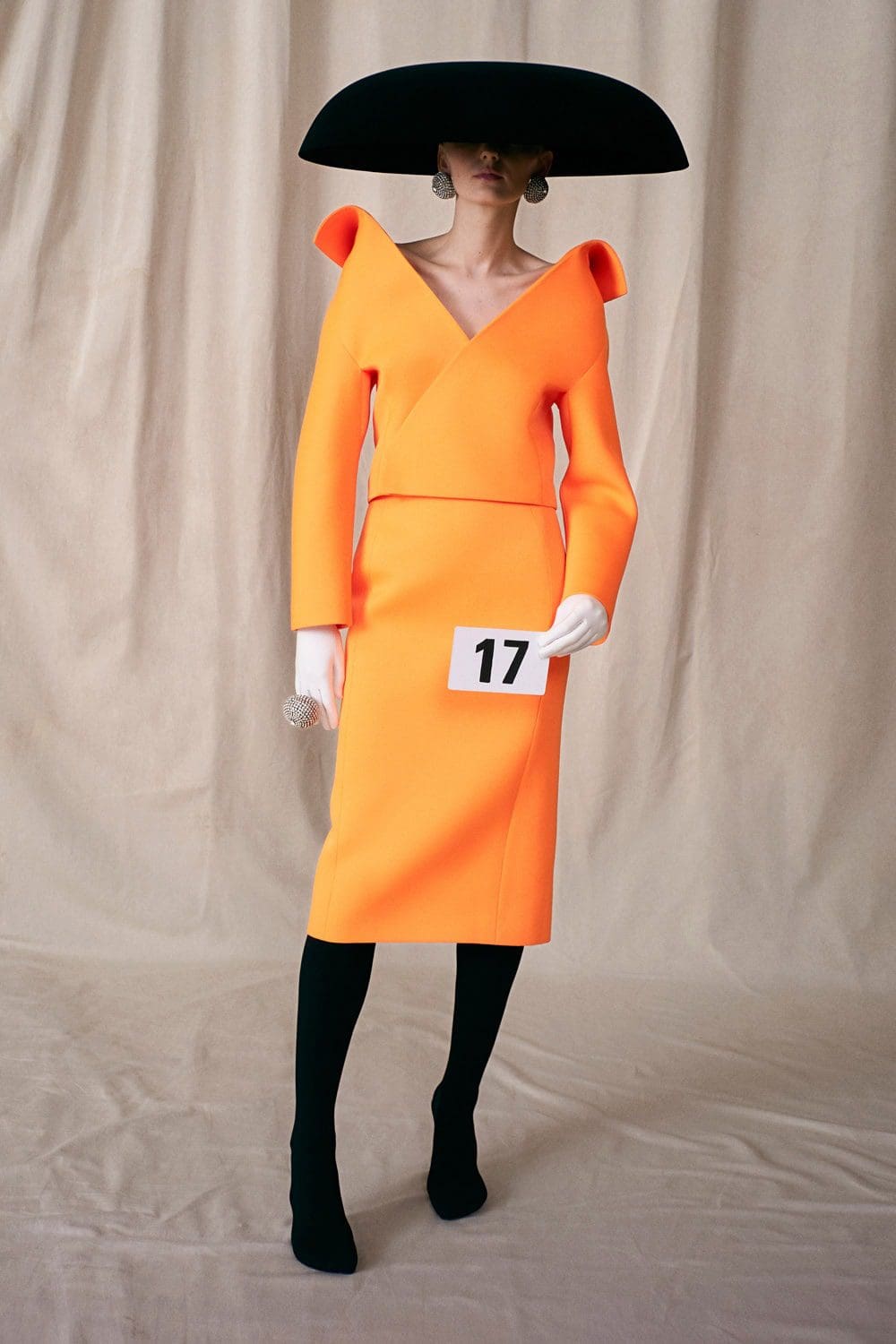 Balenciaga Haute Couture Autunno Inverno 2021-2022 by RUNWAY MAGAZINE
