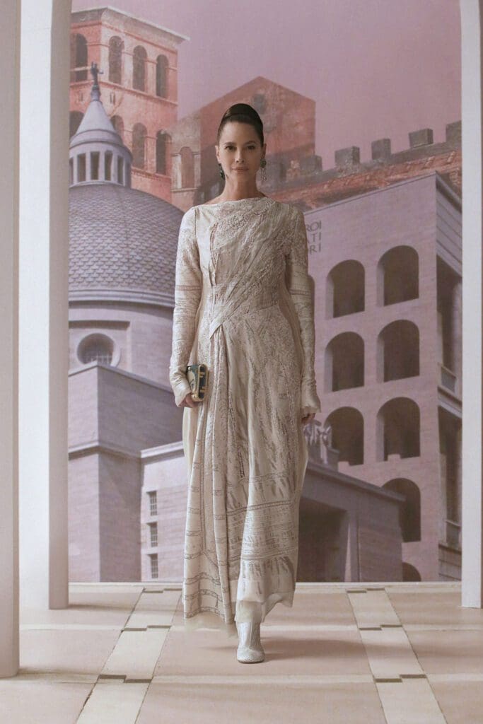 Fendi Haute Couture Automne Hiver 2021-2022 par RUNWAY MAGAZINE
