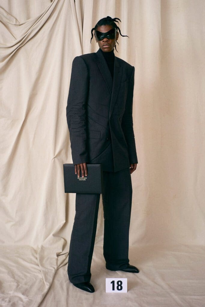 Balenciaga Haute Couture Fall Winter 2021-2022 by RUNWAY MAGAZINE