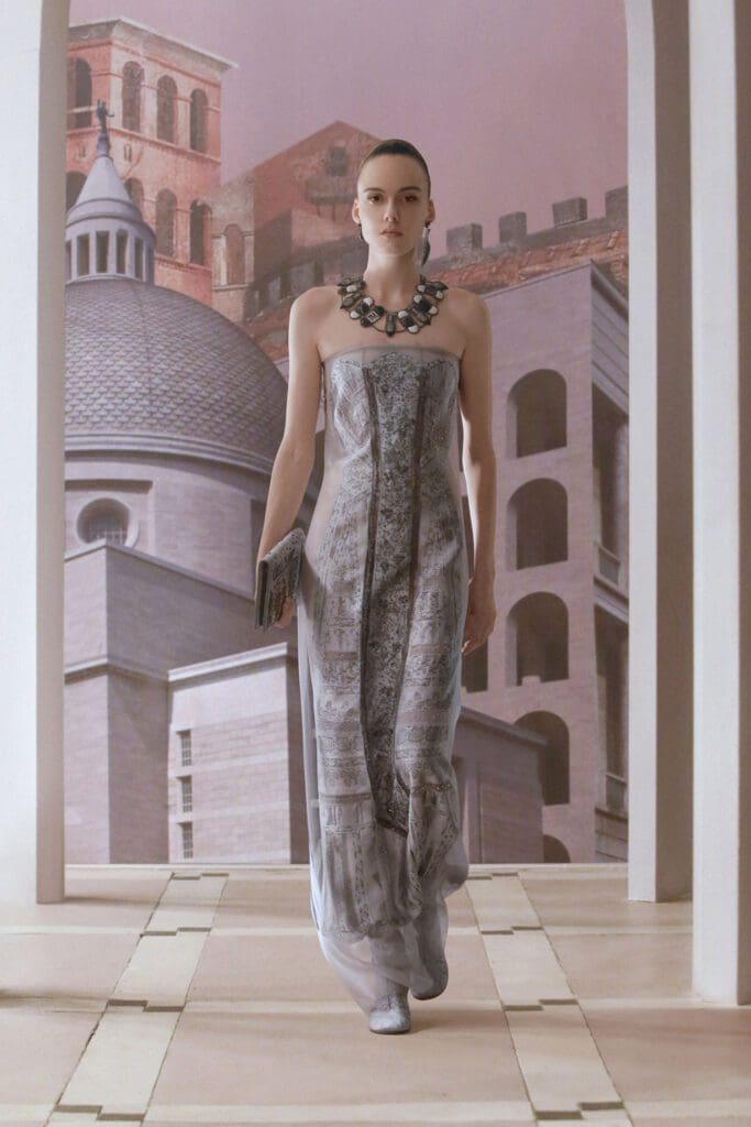 Fendi Haute Couture Automne Hiver 2021-2022 par RUNWAY MAGAZINE