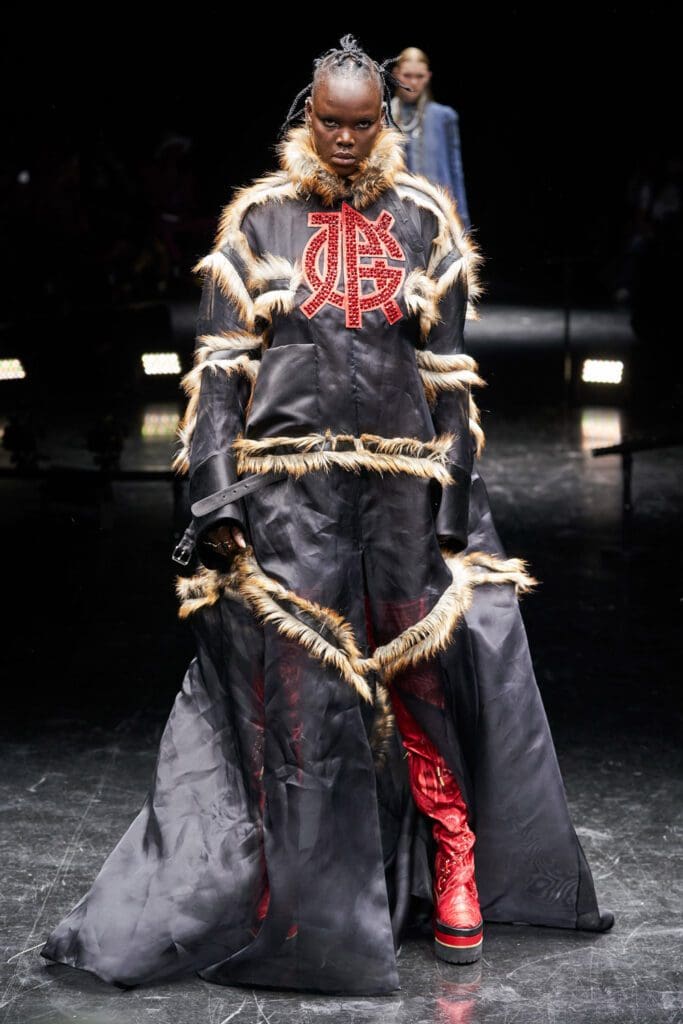 Jean Paul Gaultier x Sacai's Chitose Abe Couture Autunno Inverno 2021-2022 di RUNWAY MAGAZINE