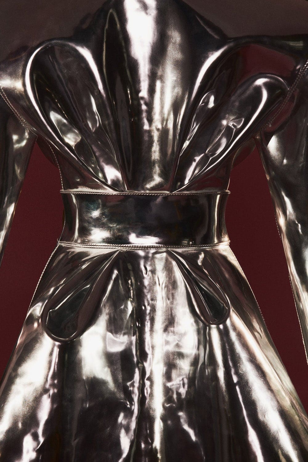 Schiaparelli Haute Couture Automne Hiver 2021-2022 par RUNWAY MAGAZINE