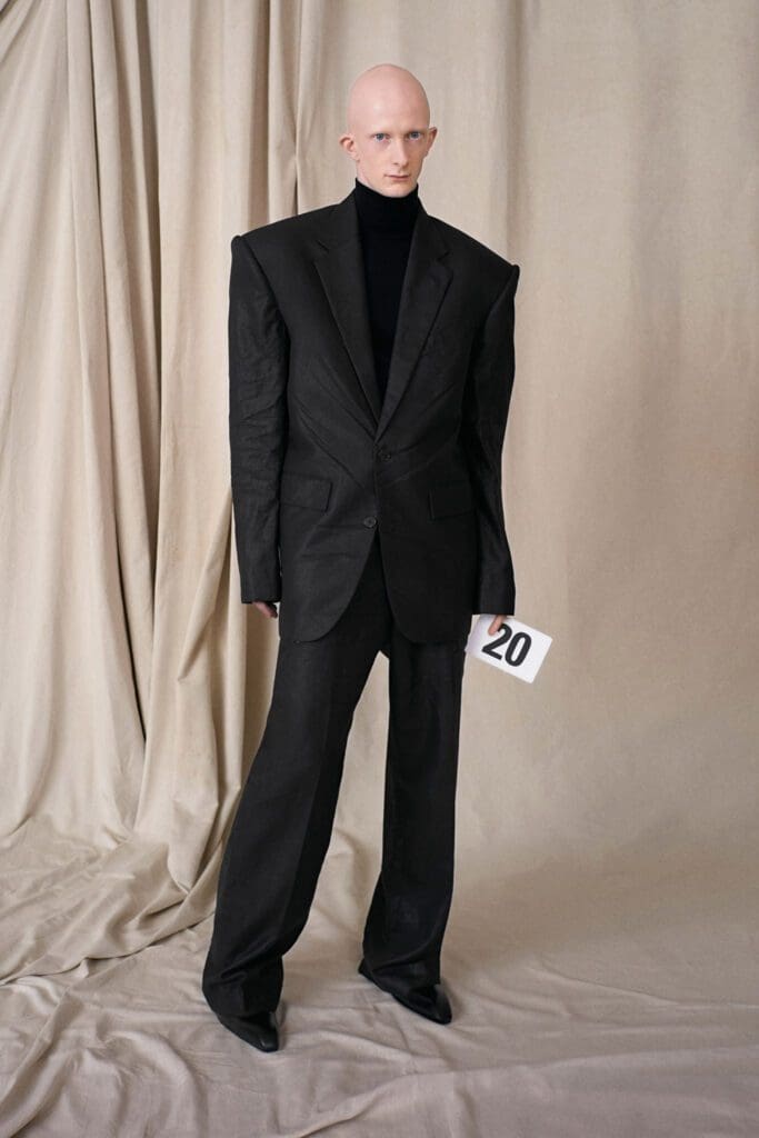 Balenciaga Haute Couture Fall Winter 2021-2022 by RUNWAY MAGAZINE