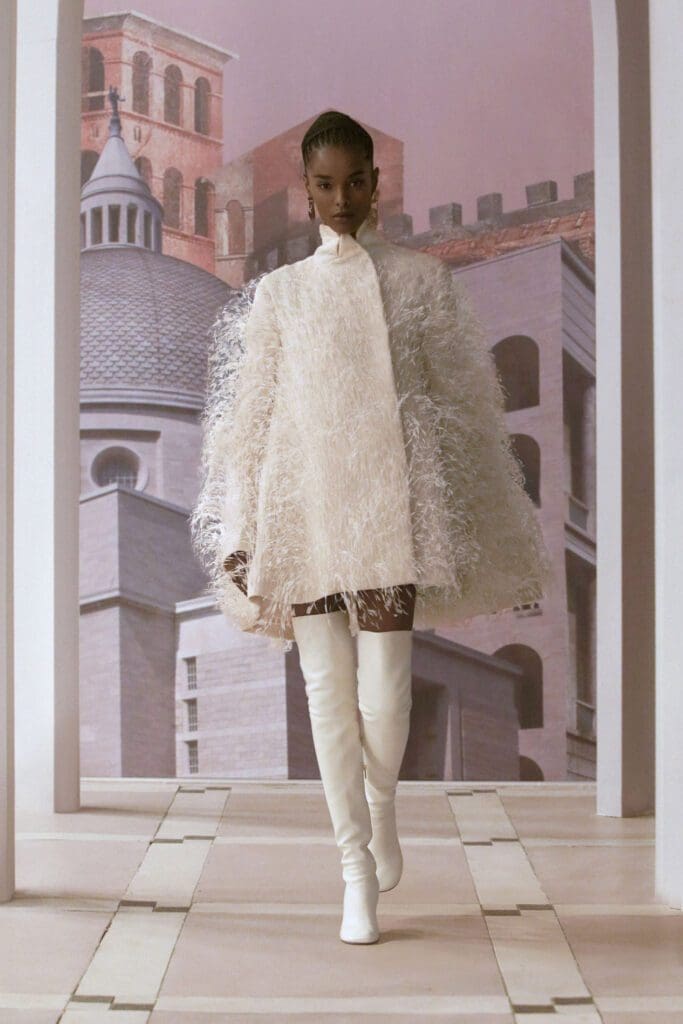 Fendi Haute Couture Automne Hiver 2021-2022 par RUNWAY MAGAZINE
