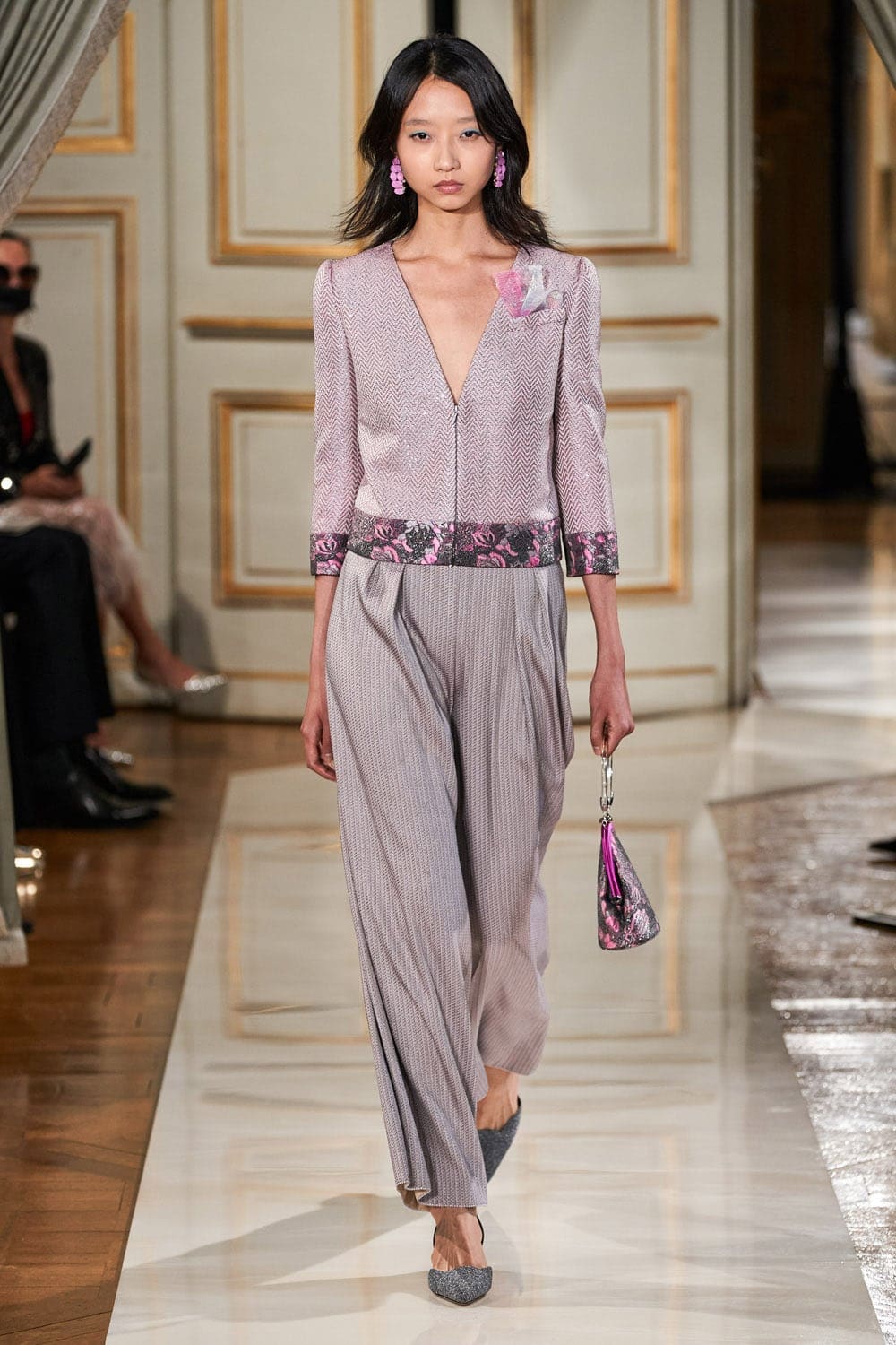 Giorgio Armani Privé Haute Couture Outono Inverno 2021-2022 por RUNWAY MAGAZINE