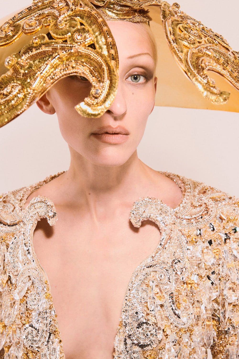 Schiaparelli Haute Couture Automne Hiver 2021-2022 par RUNWAY MAGAZINE