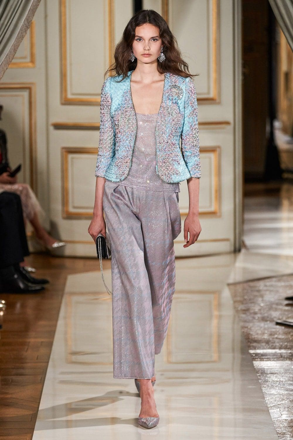 Giorgio Armani Privé Haute Couture Outono Inverno 2021-2022 por RUNWAY MAGAZINE