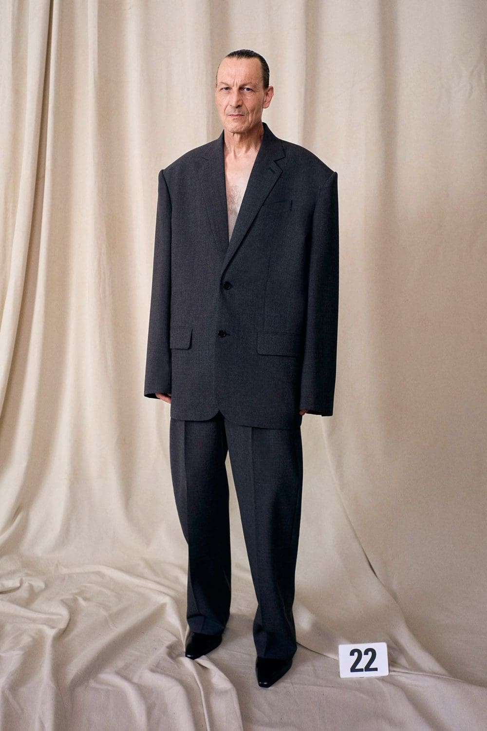 Balenciaga Haute Couture Autunno Inverno 2021-2022 by RUNWAY MAGAZINE