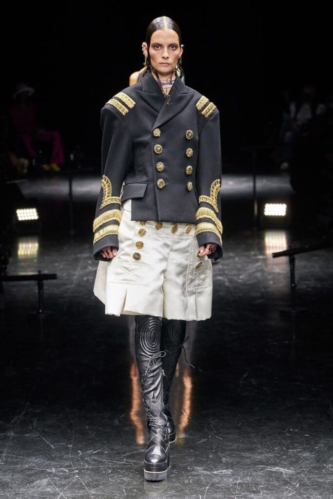 Jean Paul Gaultier x Sacai's Chitose Abe Couture Autunno Inverno 2021-2022 di RUNWAY MAGAZINE