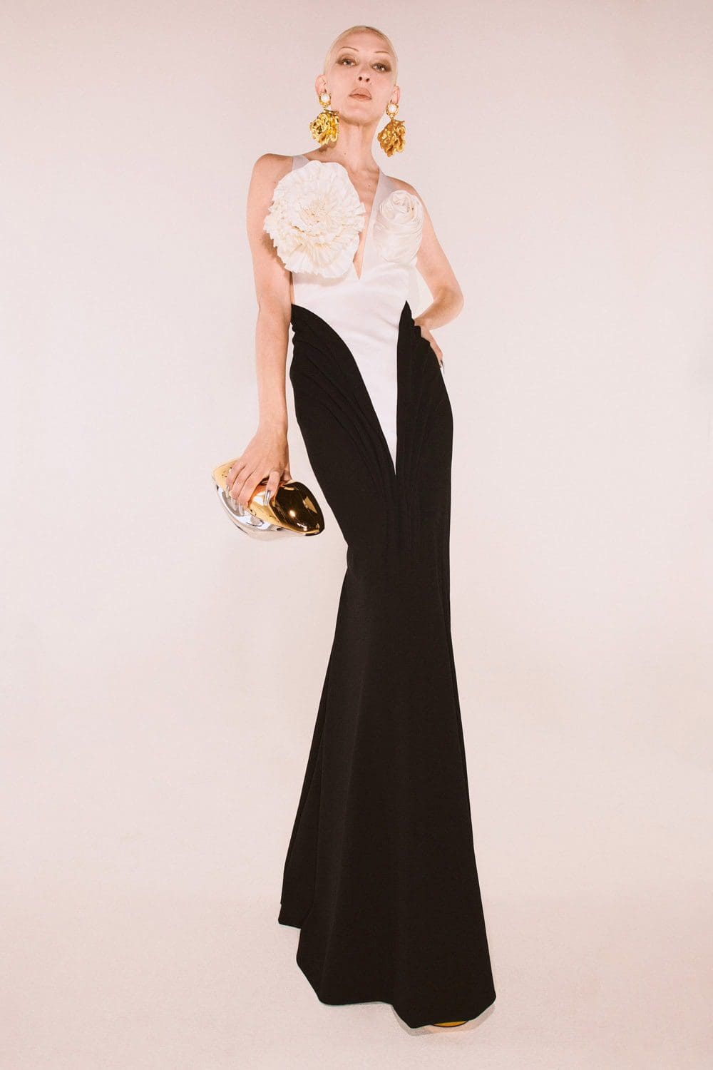 Schiaparelli Haute Couture Automne Hiver 2021-2022 par RUNWAY MAGAZINE