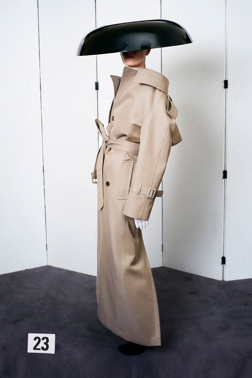 Balenciaga Haute Couture Autunno Inverno 2021-2022 by RUNWAY MAGAZINE