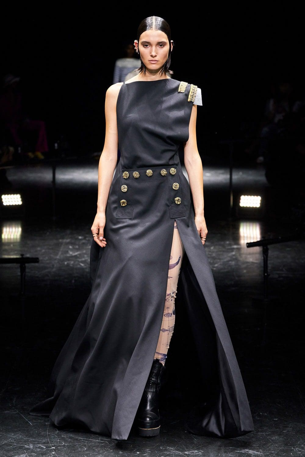 Jean Paul Gaultier x Sacai 的 Chitose Abe Couture 2021-2022 秋冬系列 RUNWAY 杂志