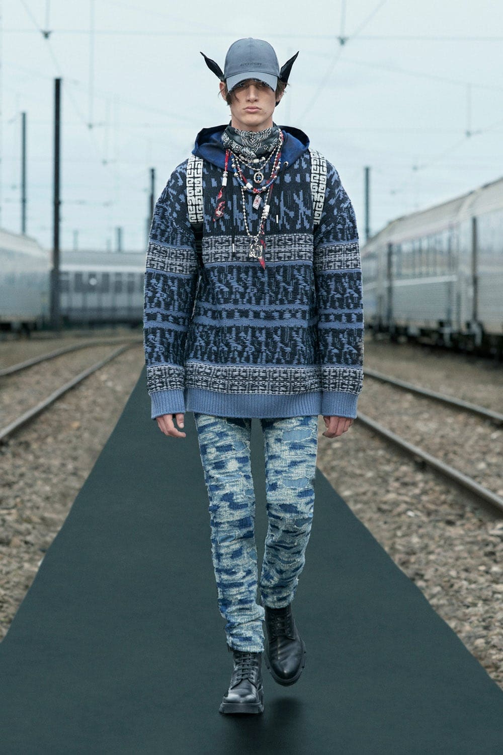 Givenchy Resort 2022 by RUNWAY MAGAZINE