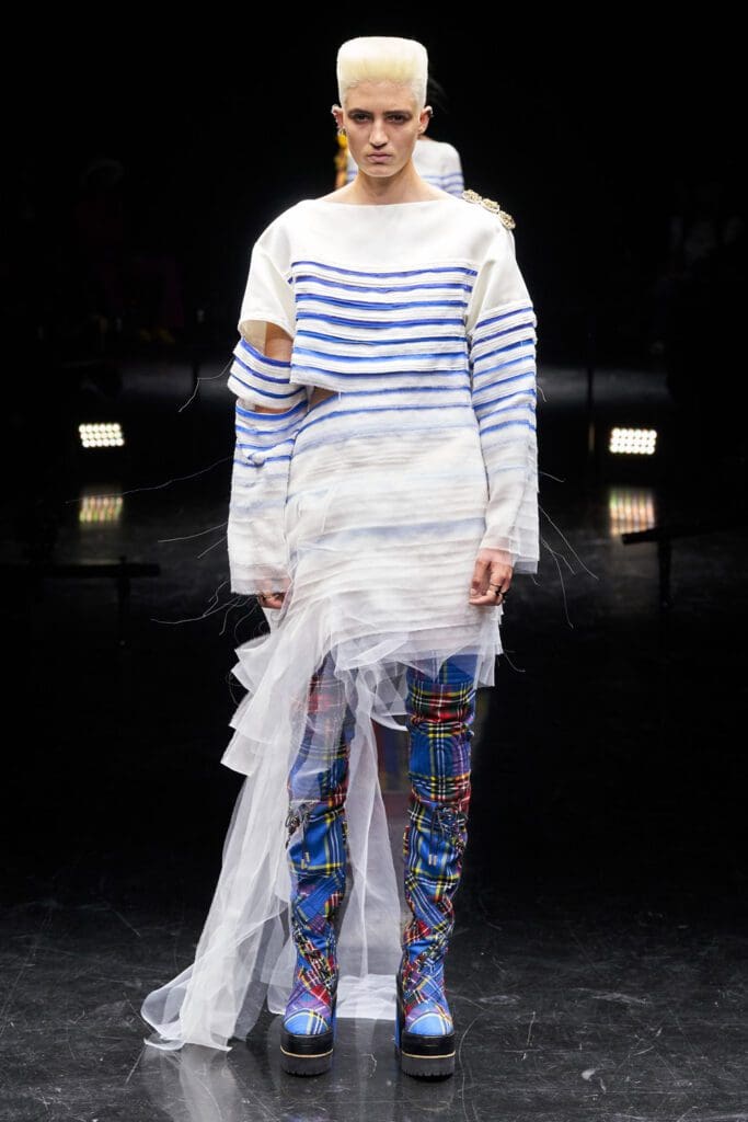 Jean Paul Gaultier x Sacai's Chitose Abe Couture Autunno Inverno 2021-2022 di RUNWAY MAGAZINE