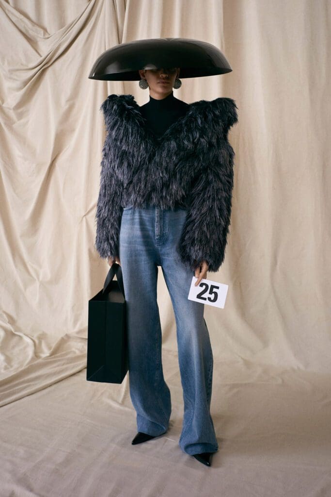 Balenciaga Haute Couture Fall Winter 2021-2022 by RUNWAY MAGAZINE