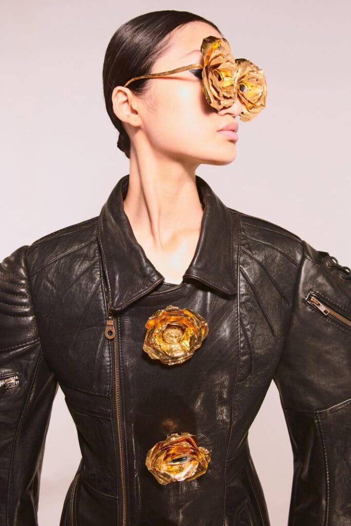 Schiaparelli Haute Couture Autunno Inverno 2021-2022 by RUNWAY MAGAZINE