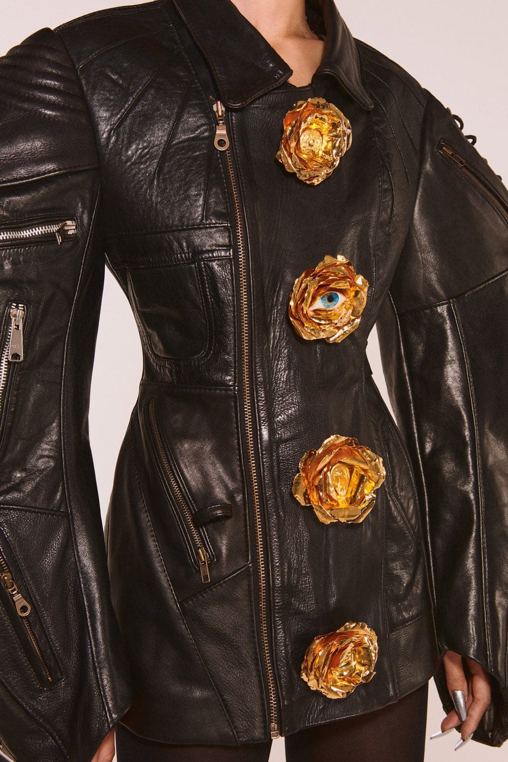 Schiaparelli Haute Couture Automne Hiver 2021-2022 par RUNWAY MAGAZINE