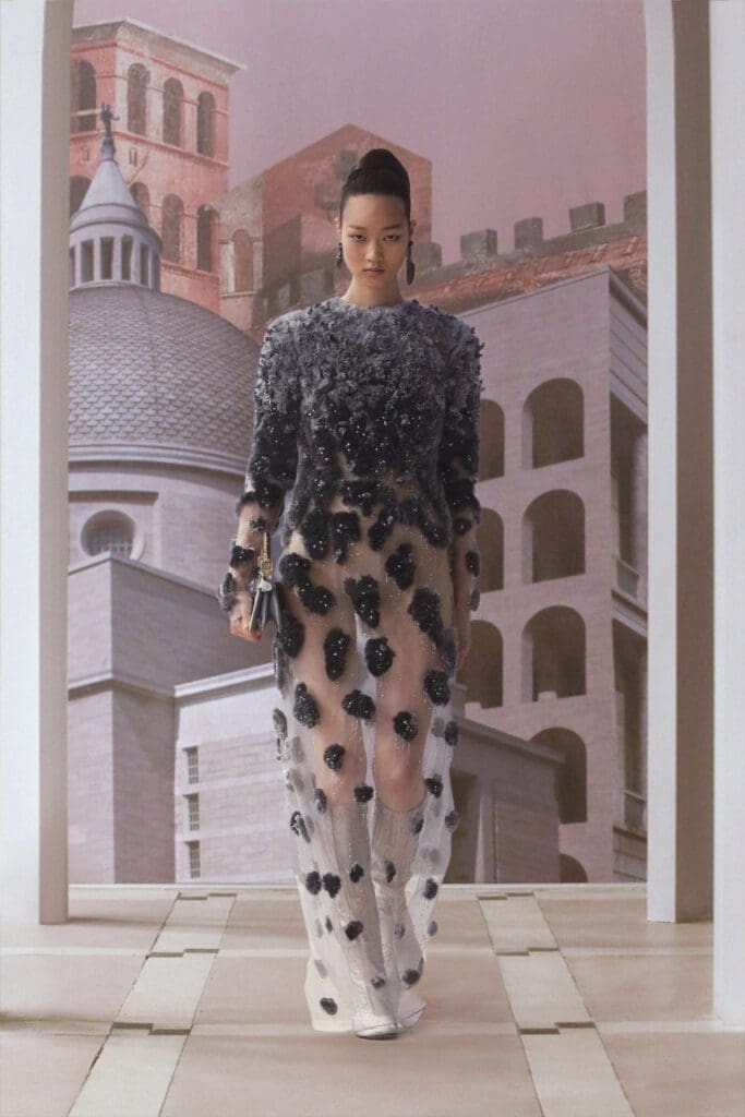 Fendi Haute Couture Automne Hiver 2021-2022 par RUNWAY MAGAZINE