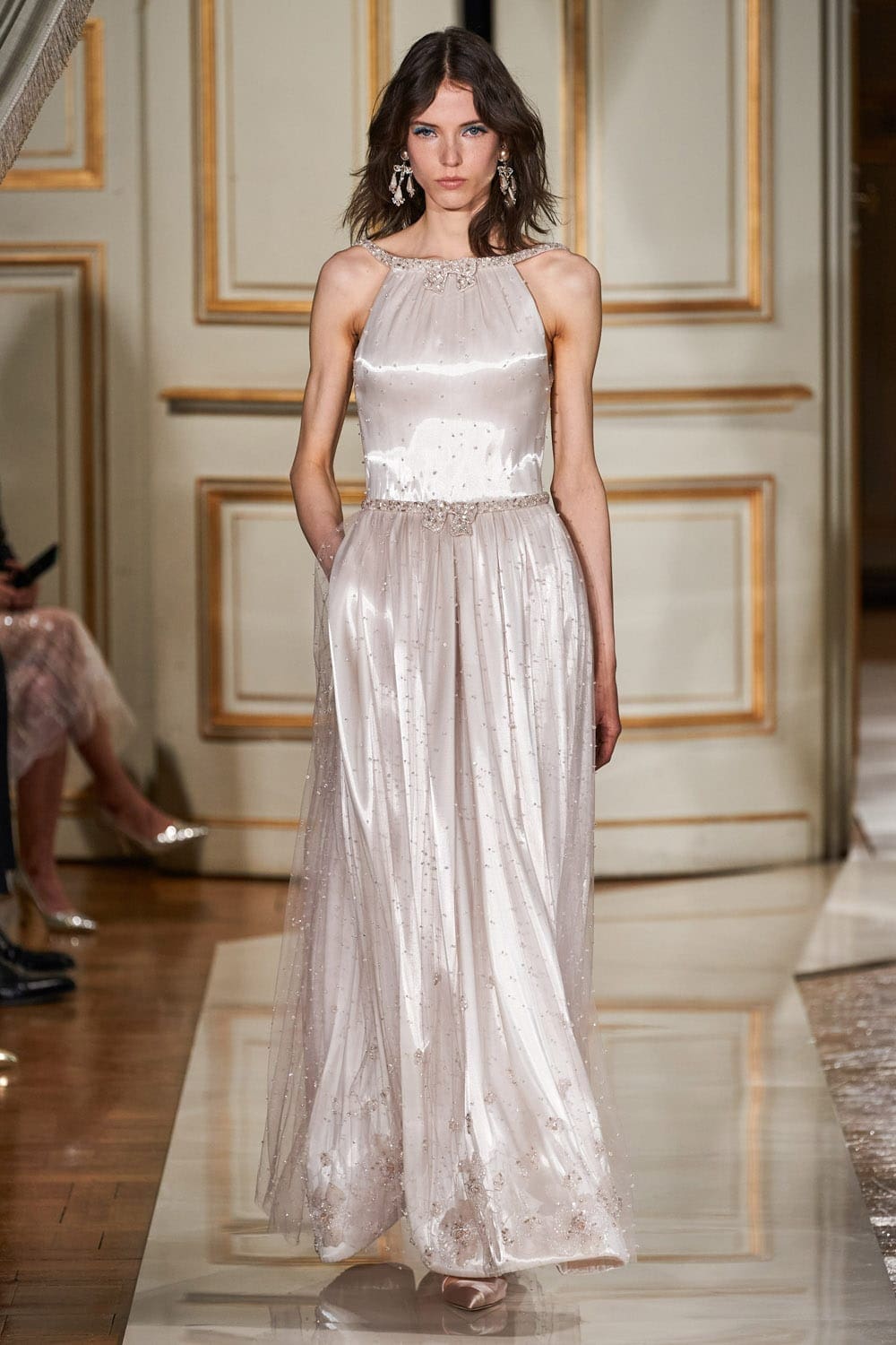 Giorgio Armani Privé Haute Couture Outono Inverno 2021-2022 por RUNWAY MAGAZINE