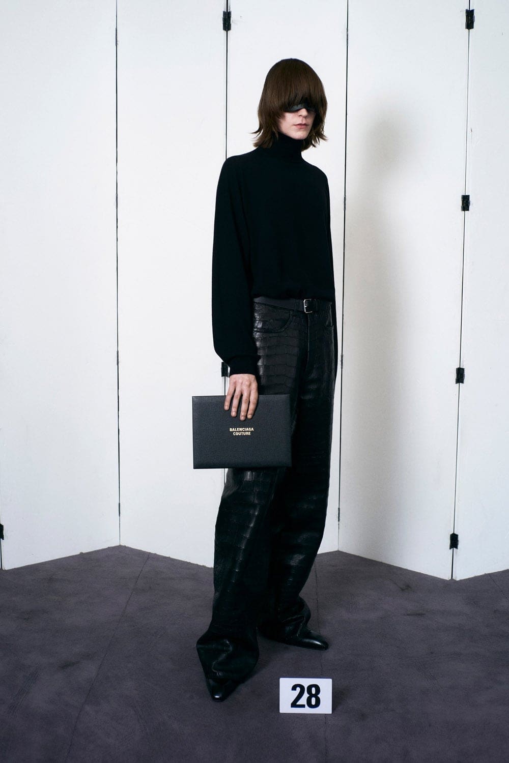 Balenciaga Haute Couture Autunno Inverno 2021-2022 by RUNWAY MAGAZINE