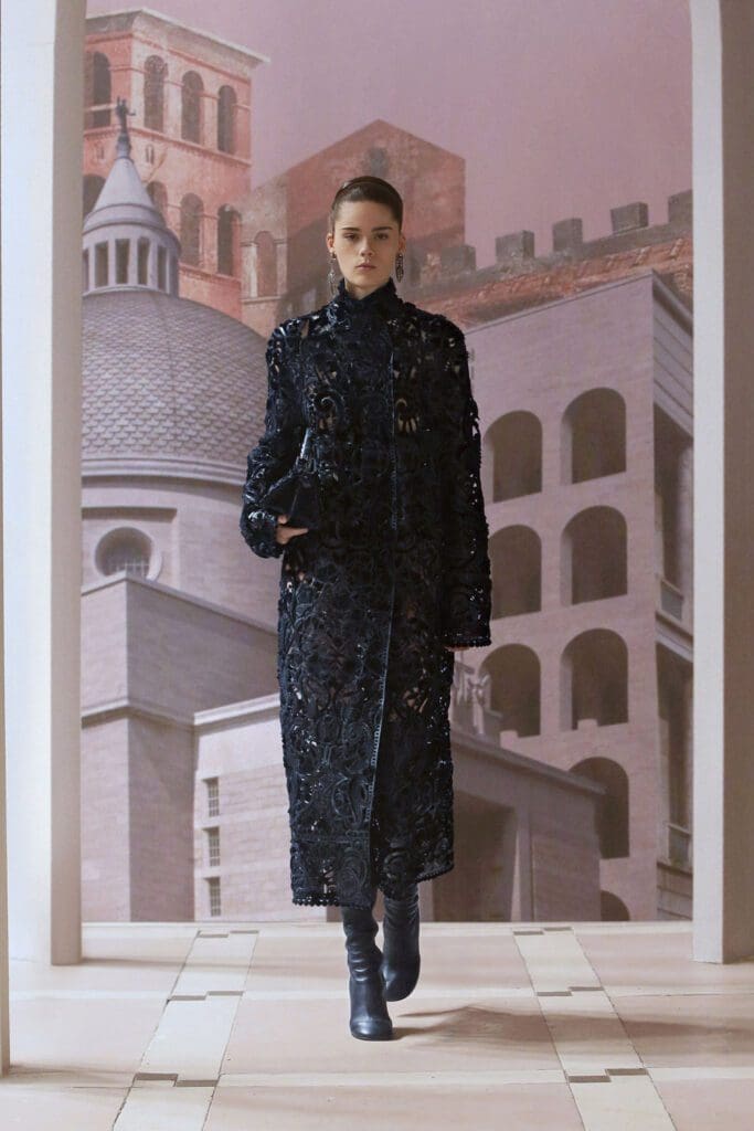 Fendi Haute Couture Automne Hiver 2021-2022 par RUNWAY MAGAZINE