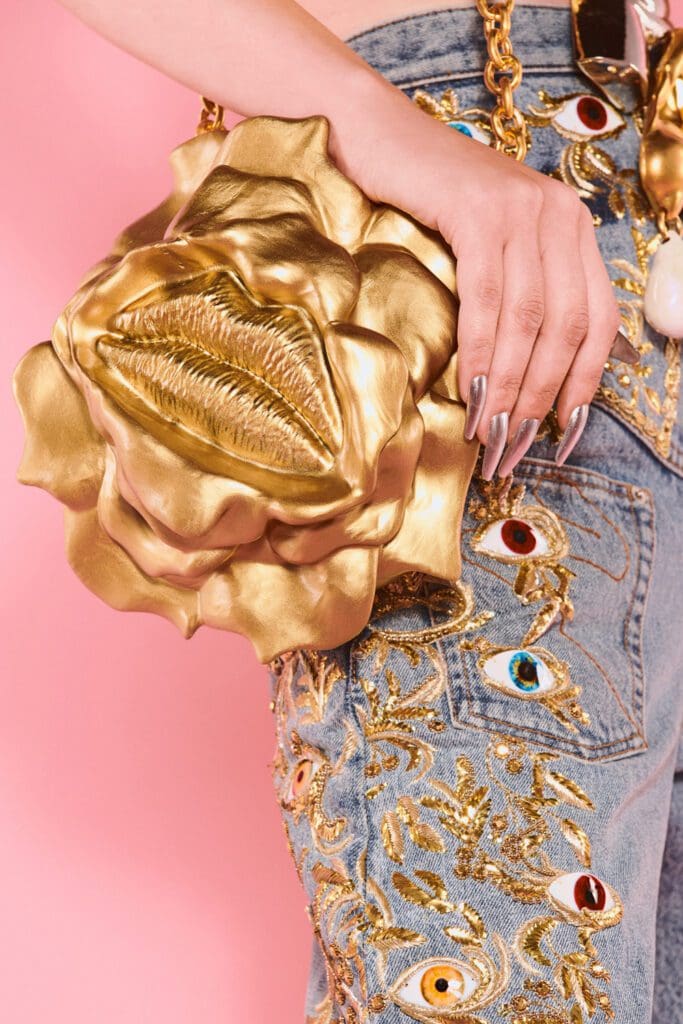 Schiaparelli Haute Couture Autunno Inverno 2021-2022 by RUNWAY MAGAZINE