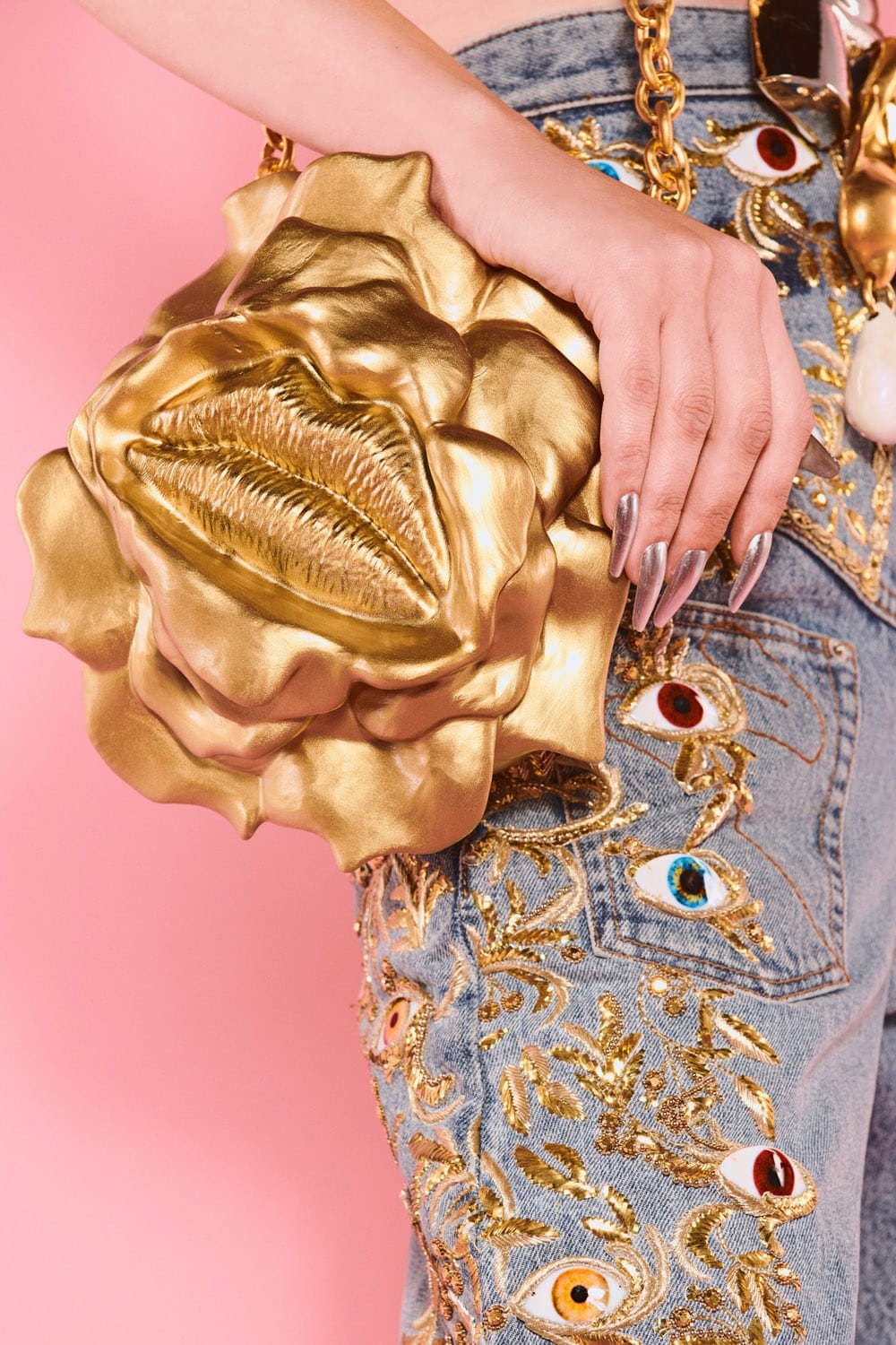 Schiaparelli Haute Couture Automne Hiver 2021-2022 par RUNWAY MAGAZINE