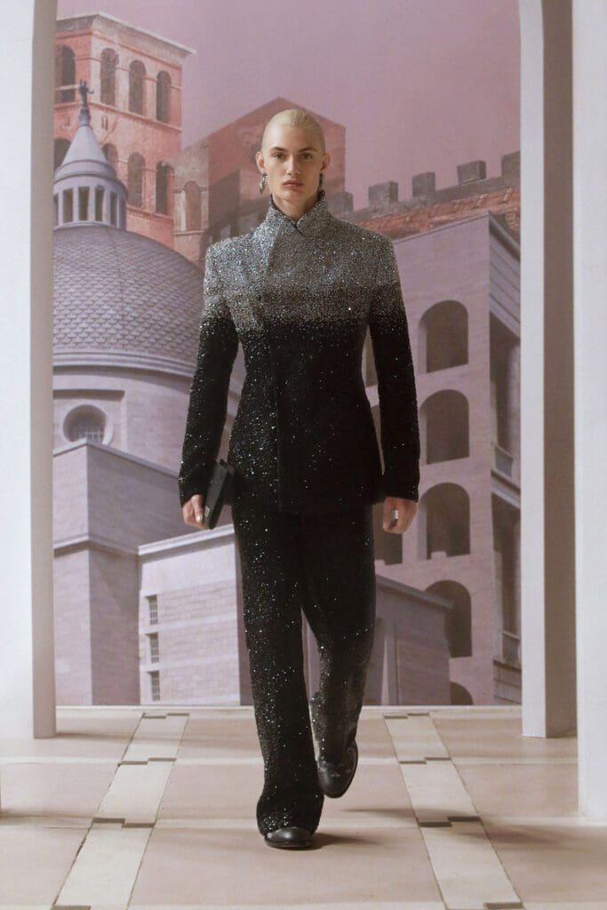 Fendi Haute Couture Automne Hiver 2021-2022 par RUNWAY MAGAZINE