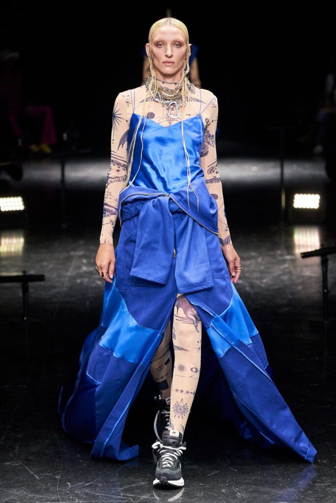 Jean Paul Gaultier x Sacai's Chitose Abe Couture Autunno Inverno 2021-2022 di RUNWAY MAGAZINE