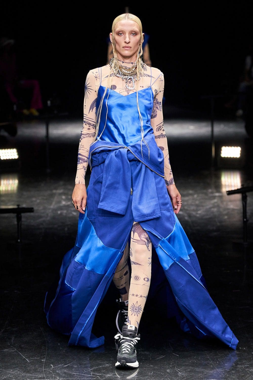 Jean Paul Gaultier x Sacai 的 Chitose Abe Couture 2021-2022 秋冬系列 RUNWAY 杂志