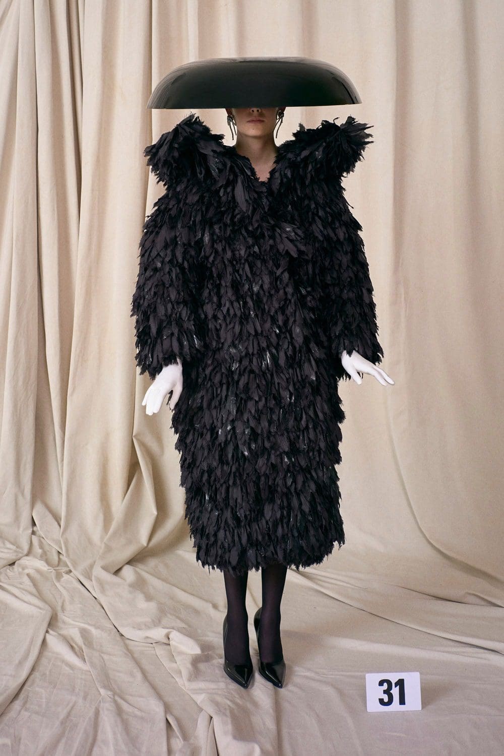 Balenciaga Haute Couture Autunno Inverno 2021-2022 by RUNWAY MAGAZINE