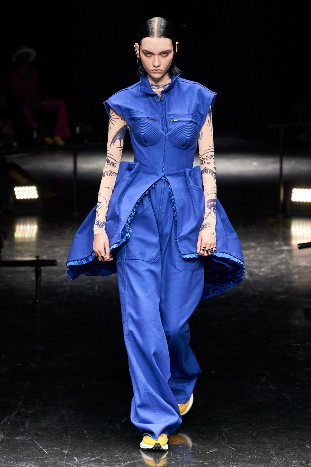 Jean Paul Gaultier x Sacai 的 Chitose Abe Couture 2021-2022 秋冬系列 RUNWAY 杂志