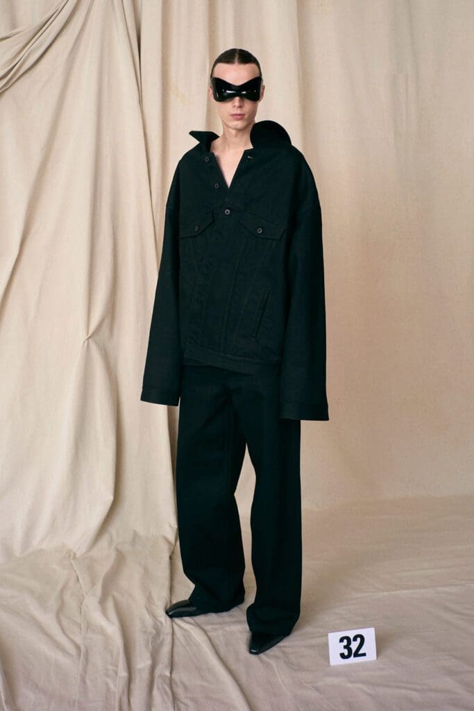 Balenciaga Haute Couture Fall Winter 2021-2022 by RUNWAY MAGAZINE