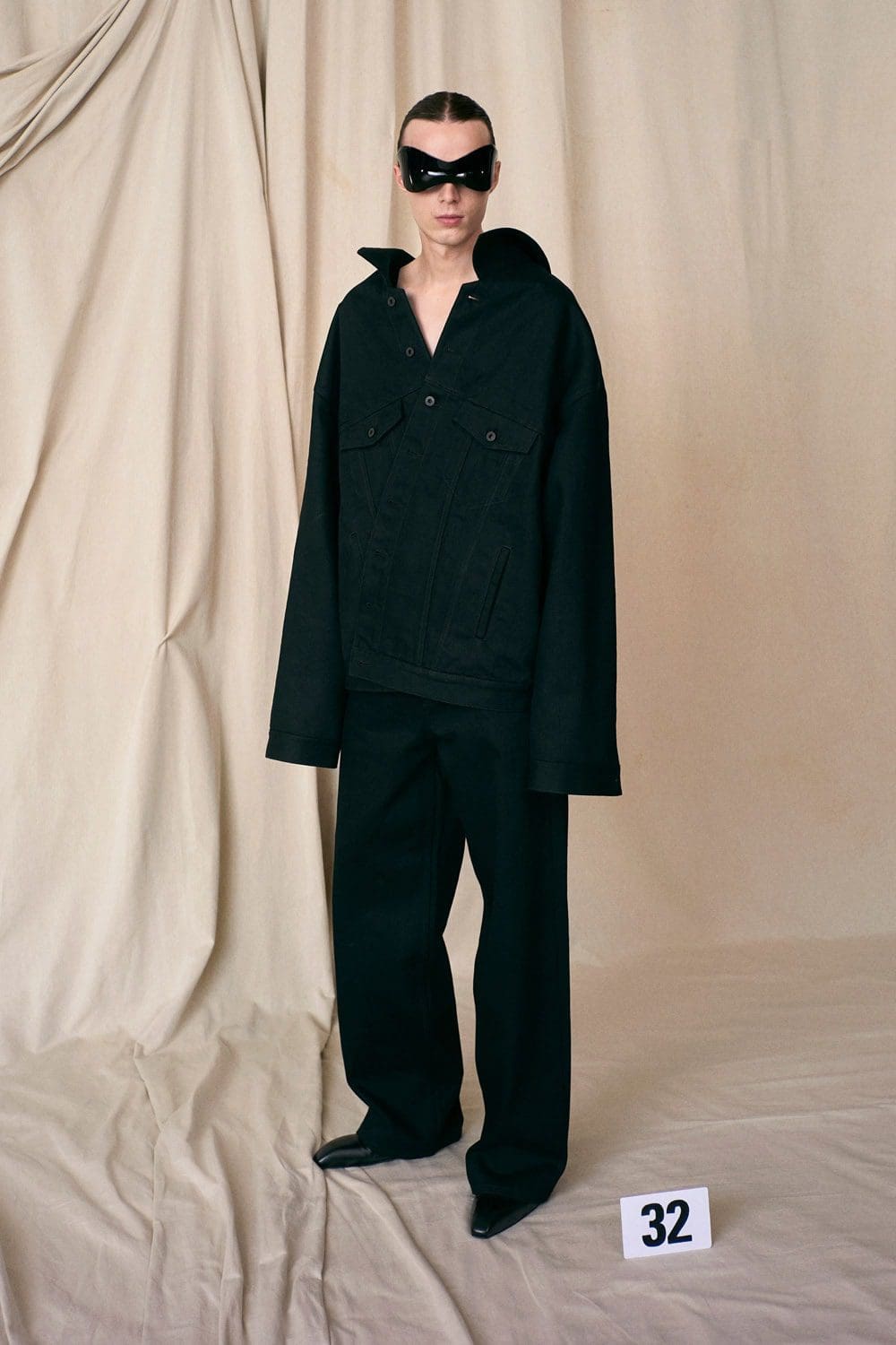 Balenciaga Haute Couture Autunno Inverno 2021-2022 by RUNWAY MAGAZINE
