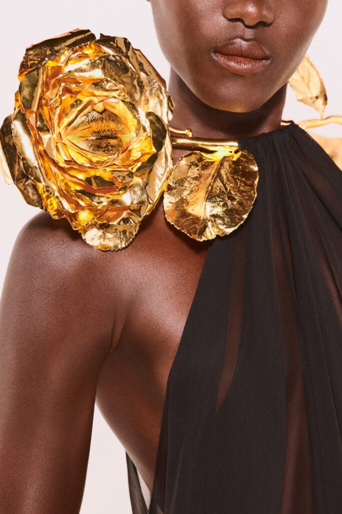 Schiaparelli Haute Couture Autunno Inverno 2021-2022 by RUNWAY MAGAZINE