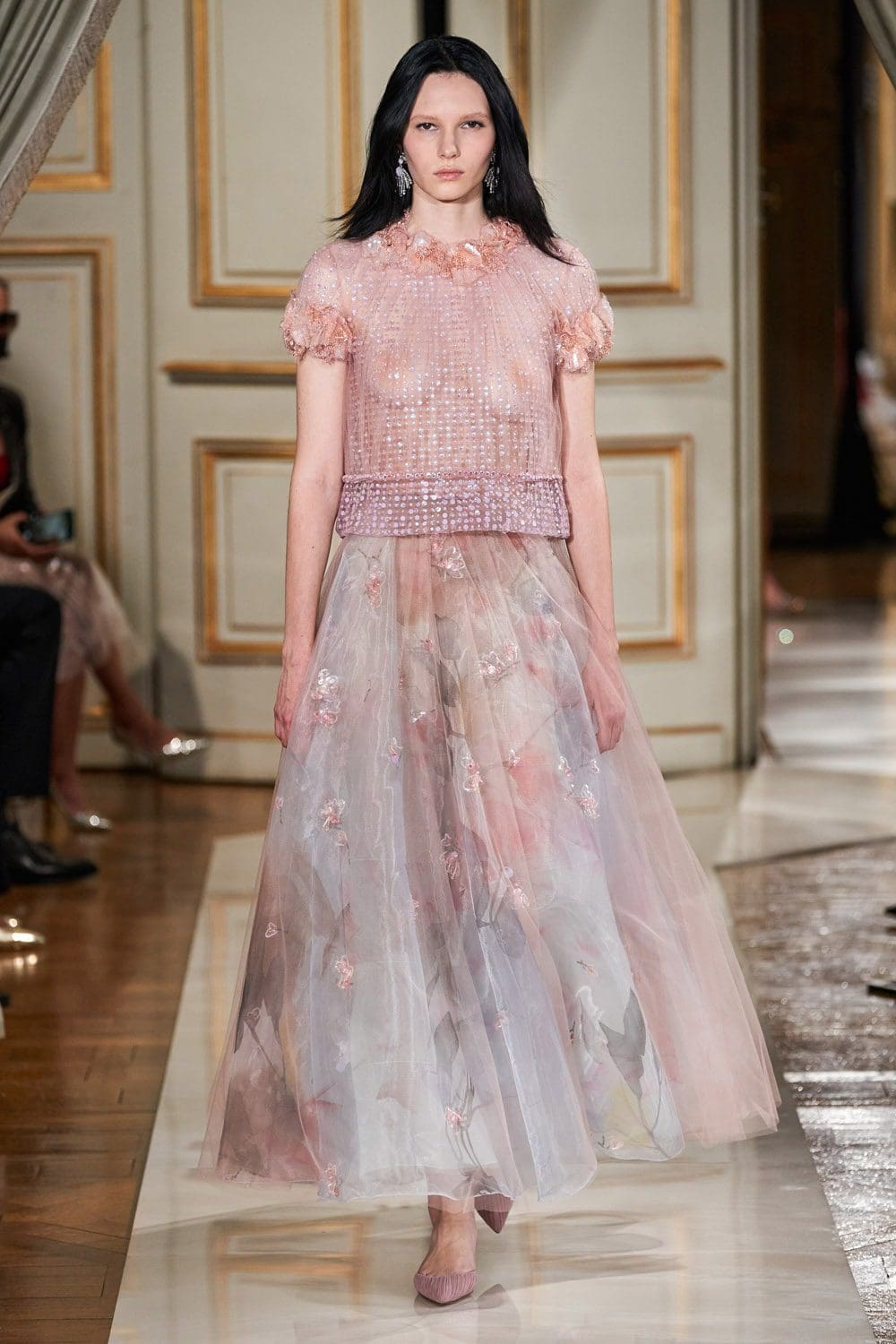 Giorgio Armani Privé Haute Couture Outono Inverno 2021-2022 por RUNWAY MAGAZINE
