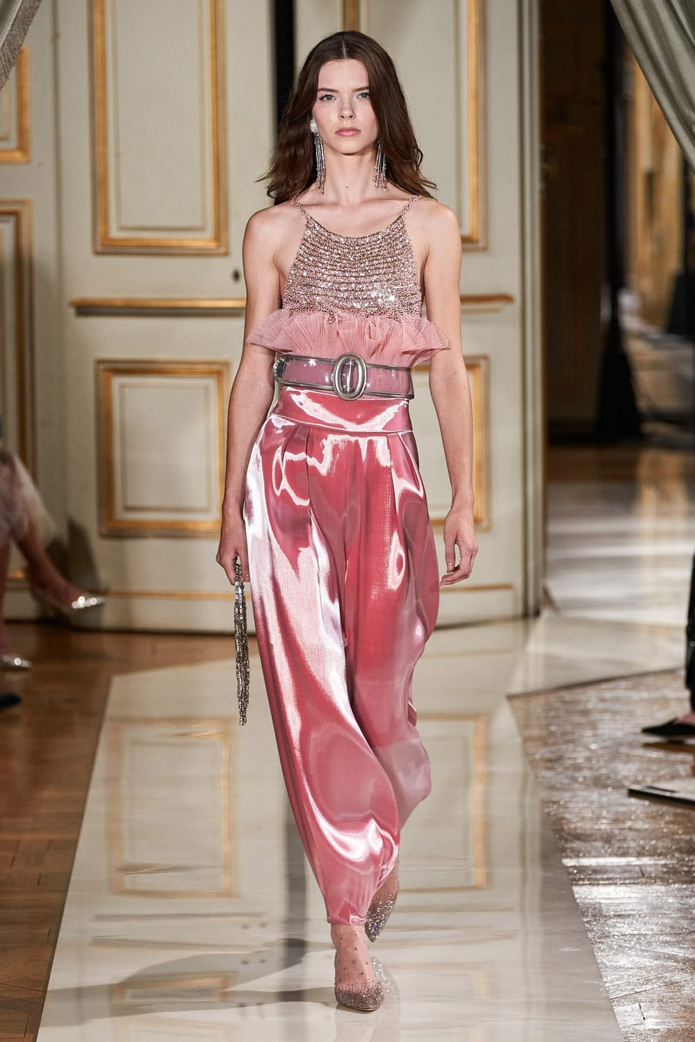 Giorgio Armani Privé Haute Couture Outono Inverno 2021-2022 por RUNWAY MAGAZINE