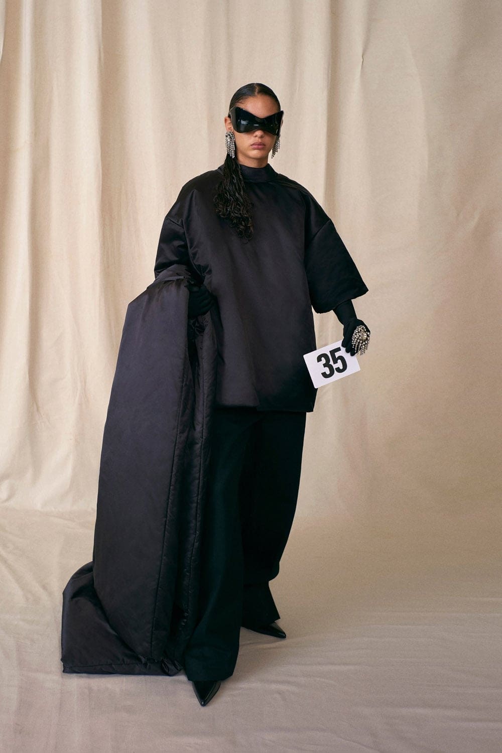 Balenciaga Haute Couture Autunno Inverno 2021-2022 by RUNWAY MAGAZINE